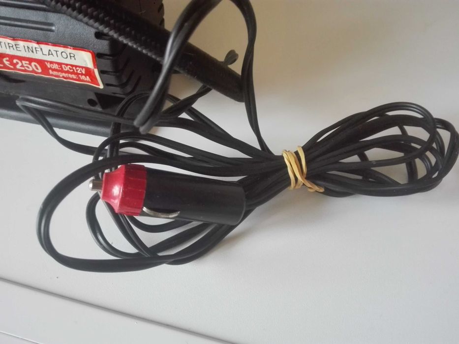 Фотоапарат Kodak Instamatic 25 Camera .и компресор за гуми.