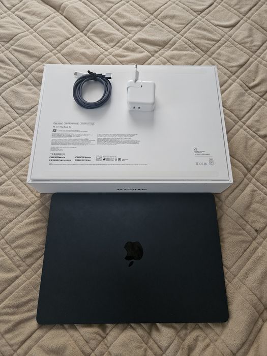Macbook air 15 m4 24/512 24 цикла 100%акб