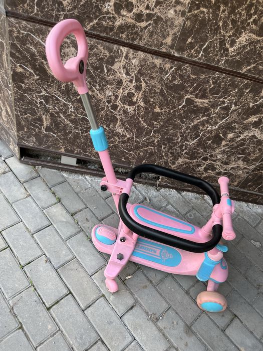 продается.В хорошем состоянии.3в1 самакат