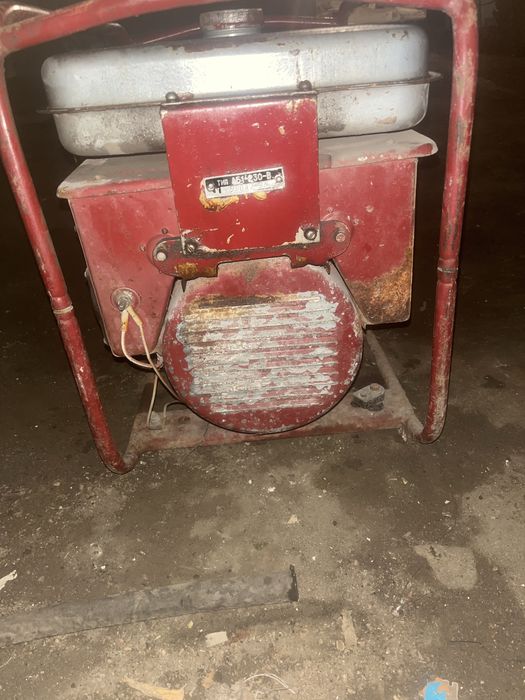 Бензиновый генератор