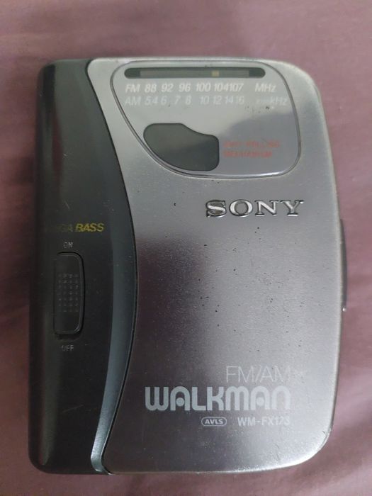 Кассетный плеер Sony Walkman WM-FX123, винтаж
Состояние идеальное, над