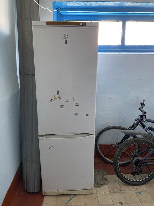 Холодильник белый