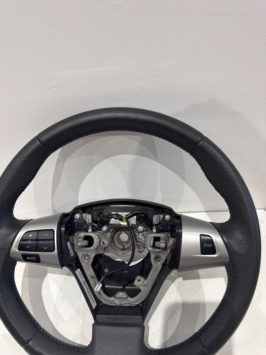 Toyota Auris кожен волан Тойота Аурис