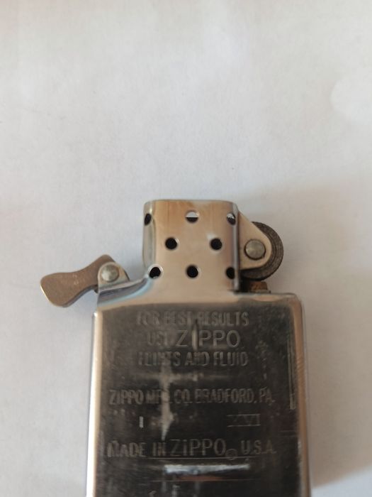 Продам зажигалку Zippo