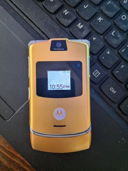Motorola RAZR V3  ( liber de rețea)