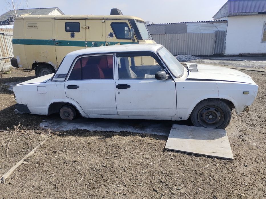 Продам ваз 07 по запчастям.