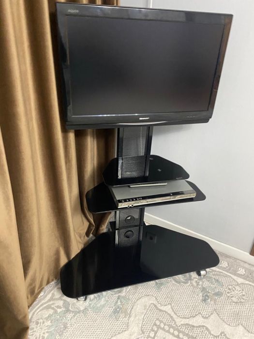 Телевизор Sharp.