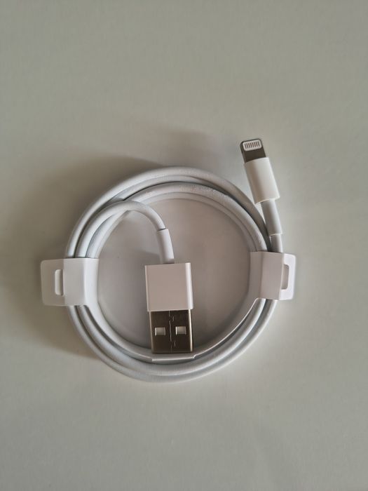 Продавам Apple Lightning to USB Cable