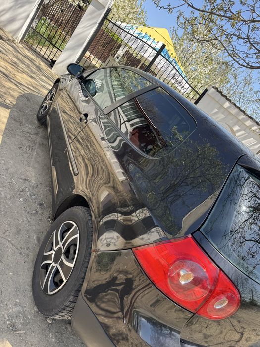 Vând golf 5 în stare bună