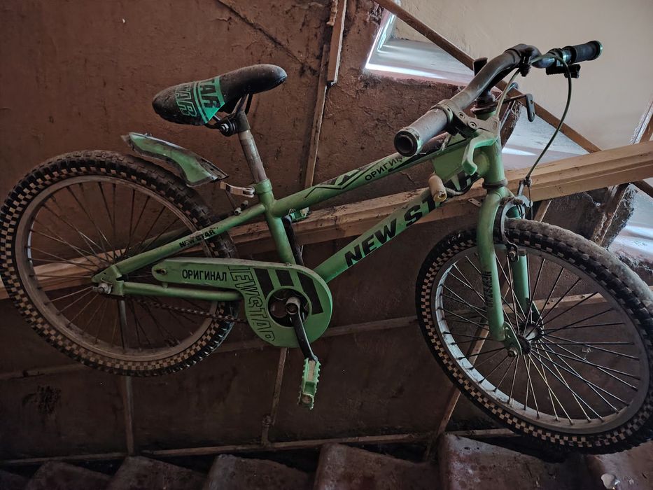 Велосипед  зелёного цвета