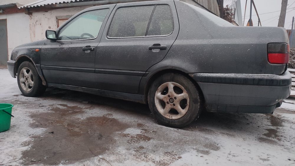 Фольксваген Венто 1.8 моно