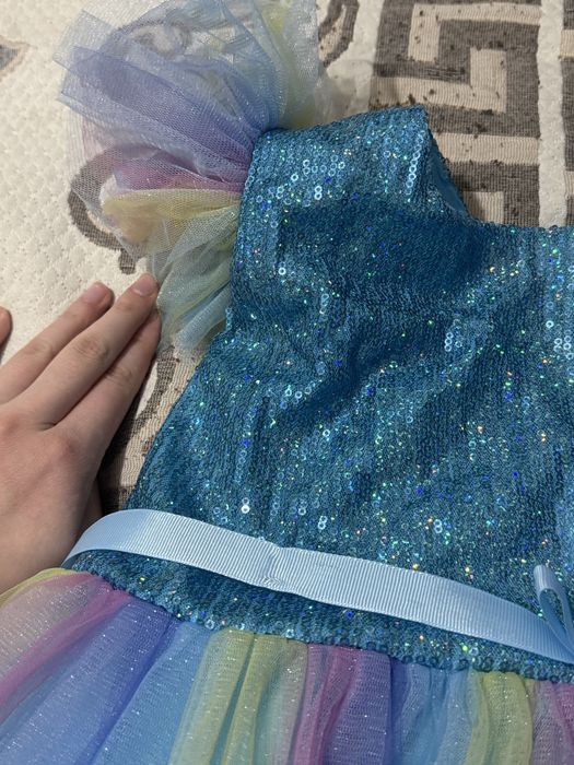 Продам красивое нарядное платье для девочки!