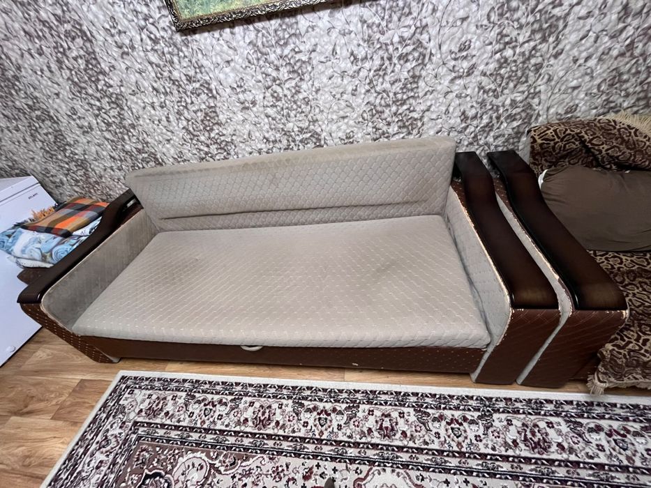 Продается диван и два кресла в комплекте