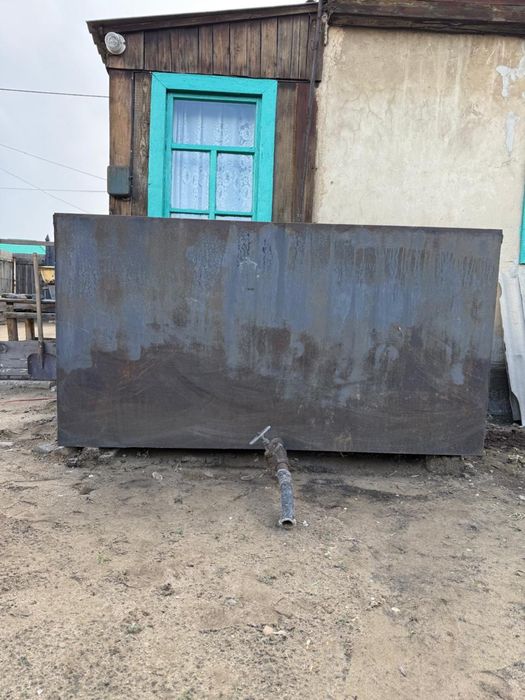 Бак для воды с чугунным краном