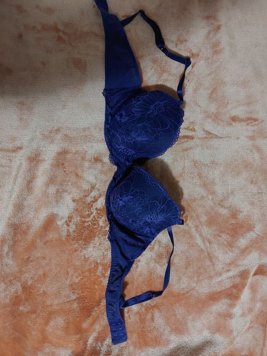 Сутиени и комплекти. Различни модели.