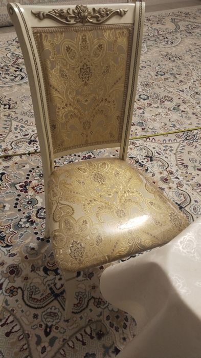 Стол со стульями