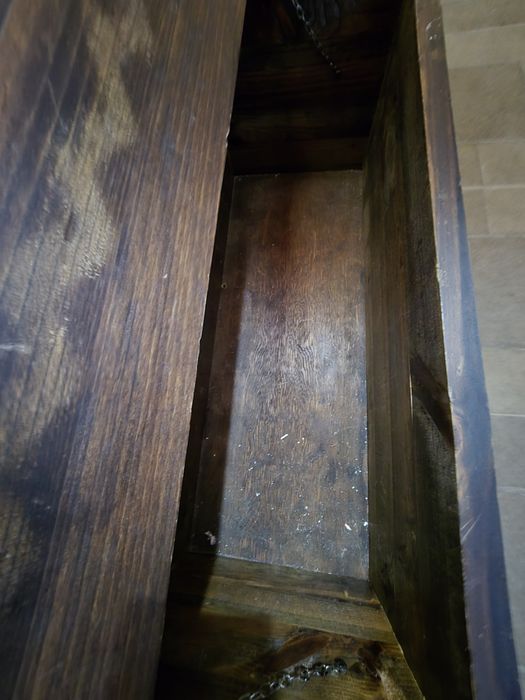 Ladă de zestre veche, sculptată manual și pictată – Autentică,