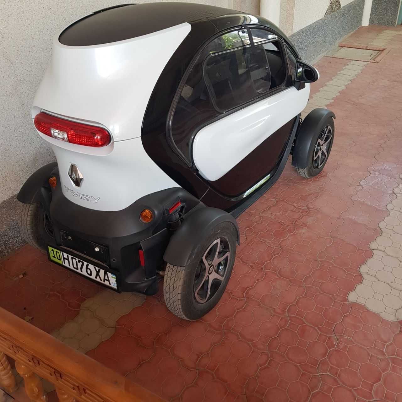 Renault Twizy pizza