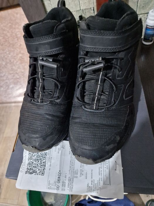 Продам кроссовки осень-зима