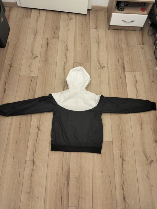 Geaca Nike alb-negru