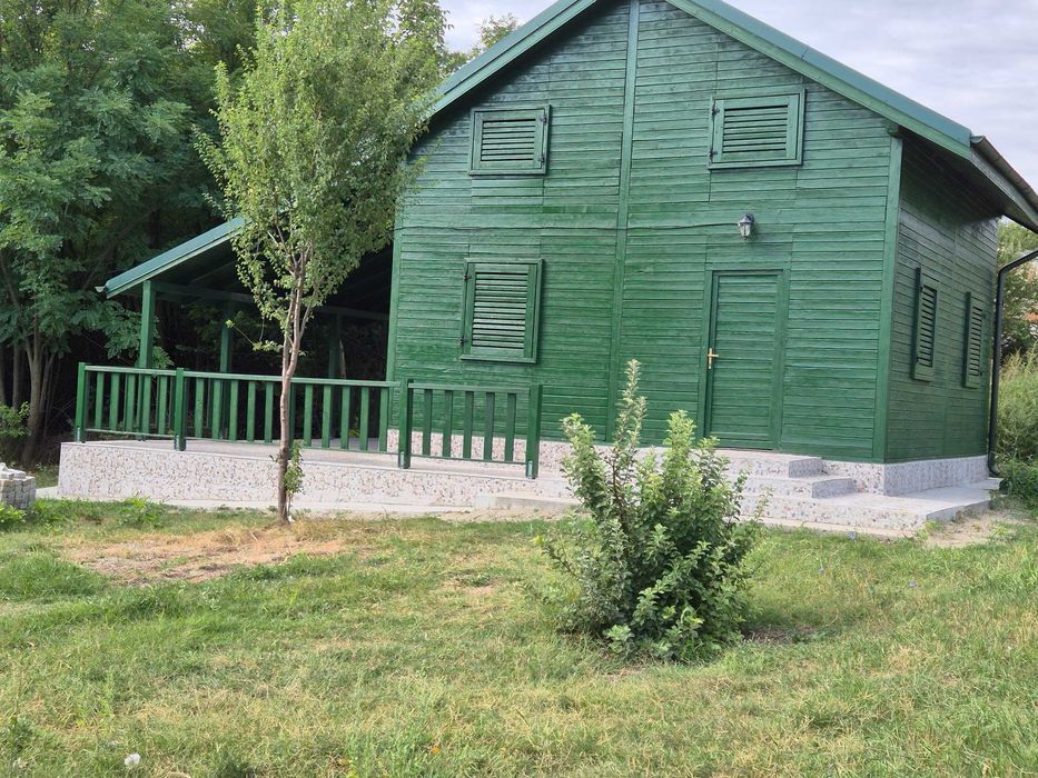 vand casa de vacanta pe malul lacului