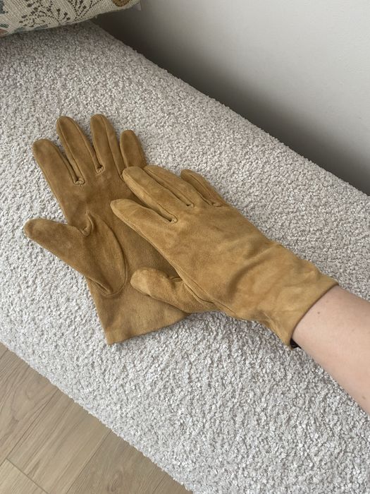 Manusi din piele fina, Raxevsky