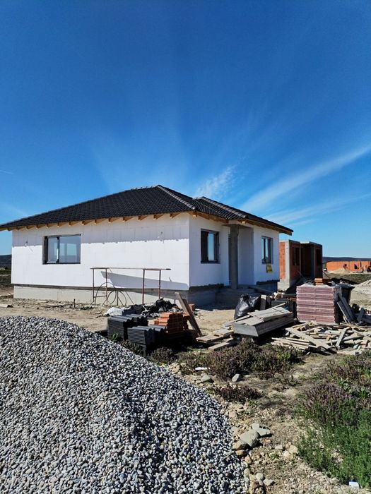 Casă cu geamuri și polistiren Oșorhei - Oportunitate unică de investiț