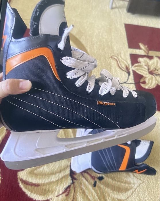 Продам коньки  срочно