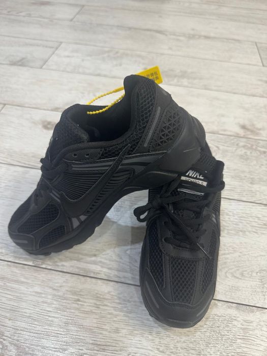 Продам новые кроссовки