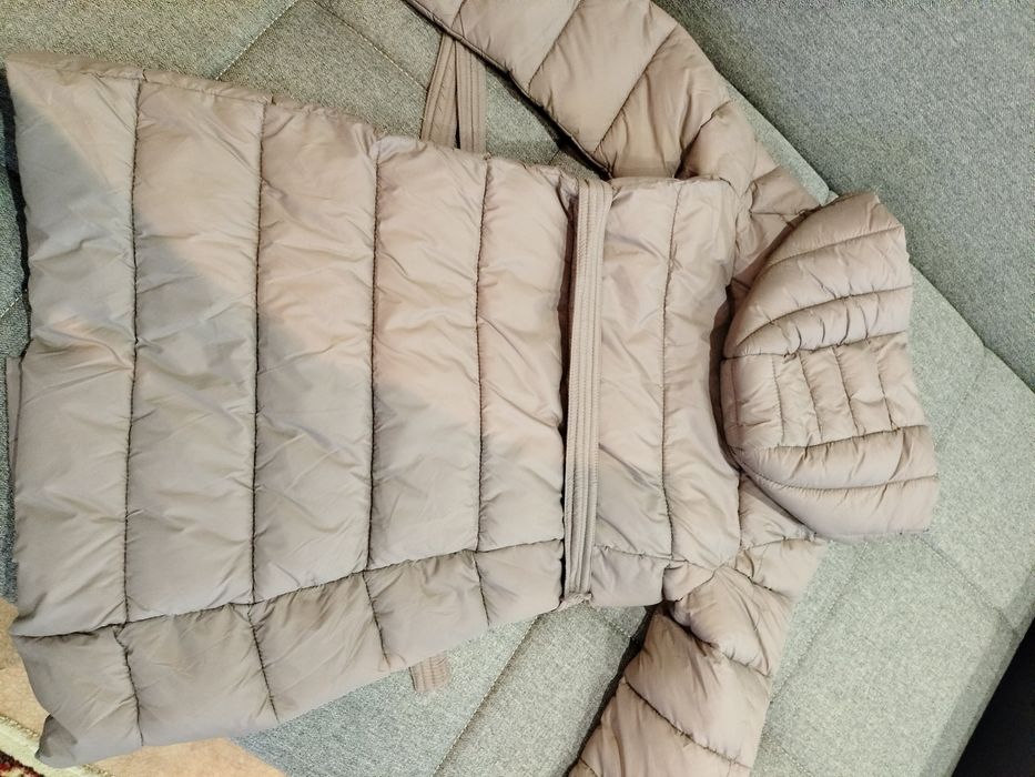 Продам теплую удлиненную куртку -пальто для девочки