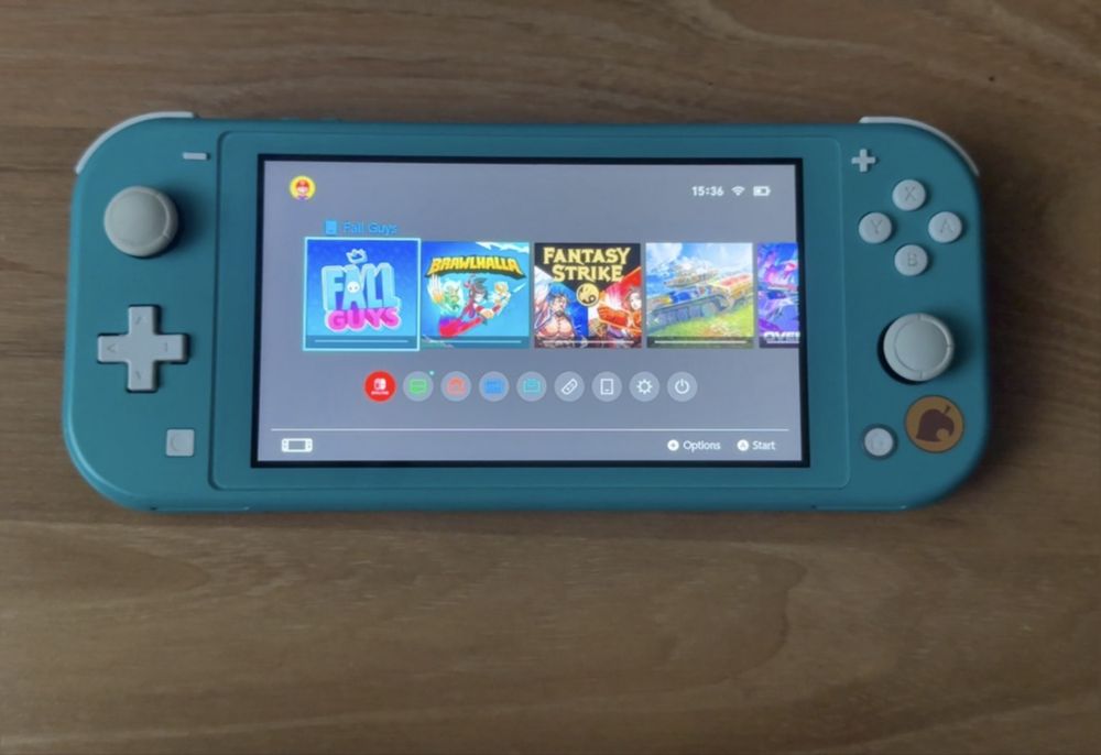 Лимитиран Nintendo switch lite Animal crossing edition и игри