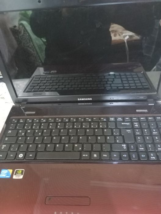 2 ноутбука на запчасти. Samsung/Hp