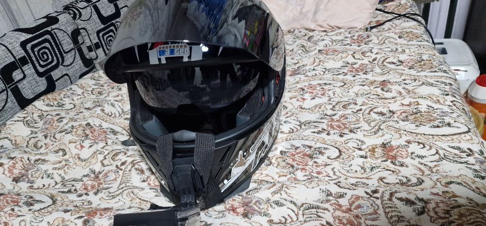 Мотошлем почти новый