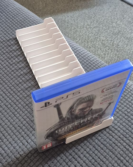 Продавам поставка за игри PS5 /PS4