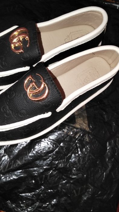 Tufli sotiladi ayol qizlar uchun