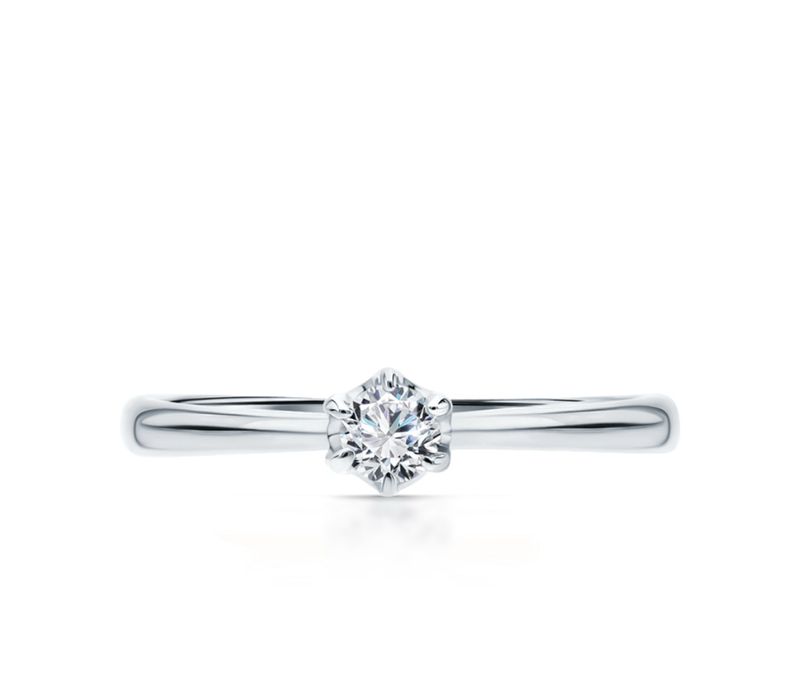 Кольцо с бриллиантом новое