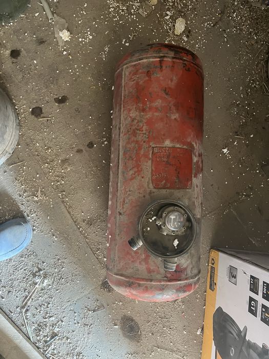 Продам два газовых баллонов