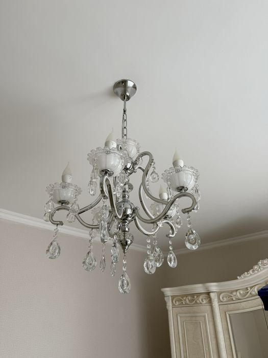 Хрустальная люстра в продаже