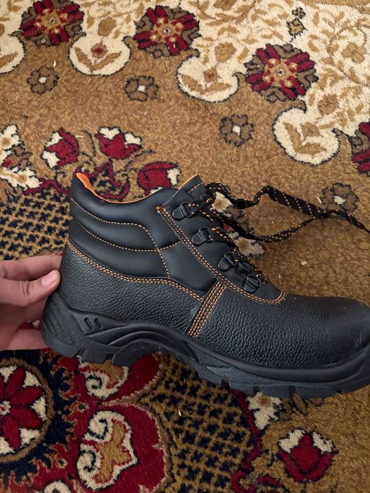 Работни обувки със метал