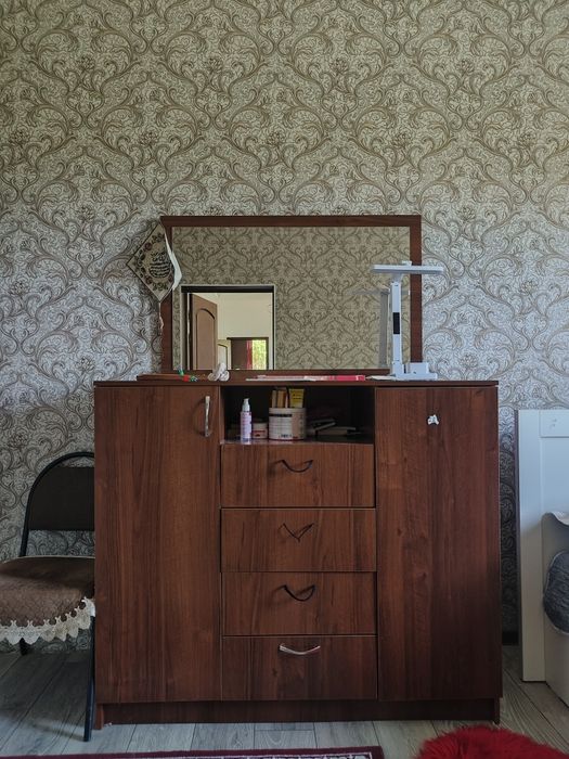 Комод    .  Хорошое качества.  Большой.  Можно для детских одежды.