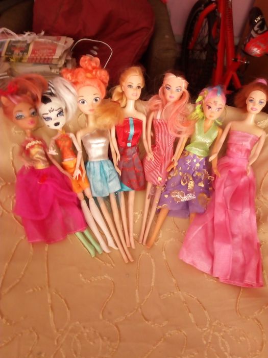 Игрушки плюшевые и куклы