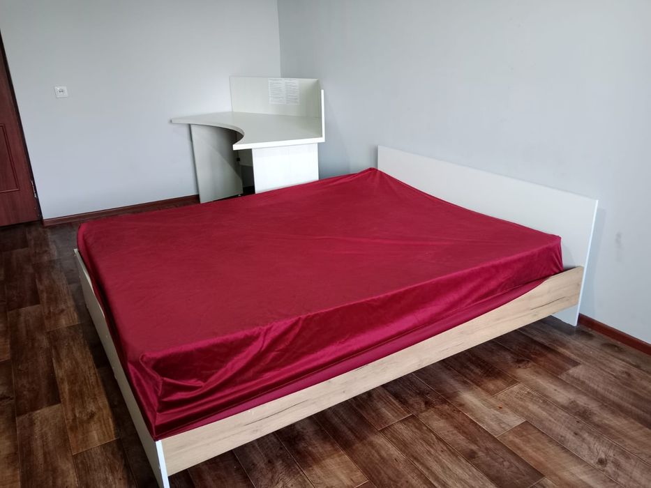 Двухспальная кровать