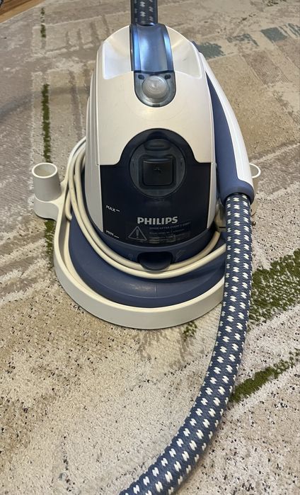 Продам отпариватель для одежды «филипс»