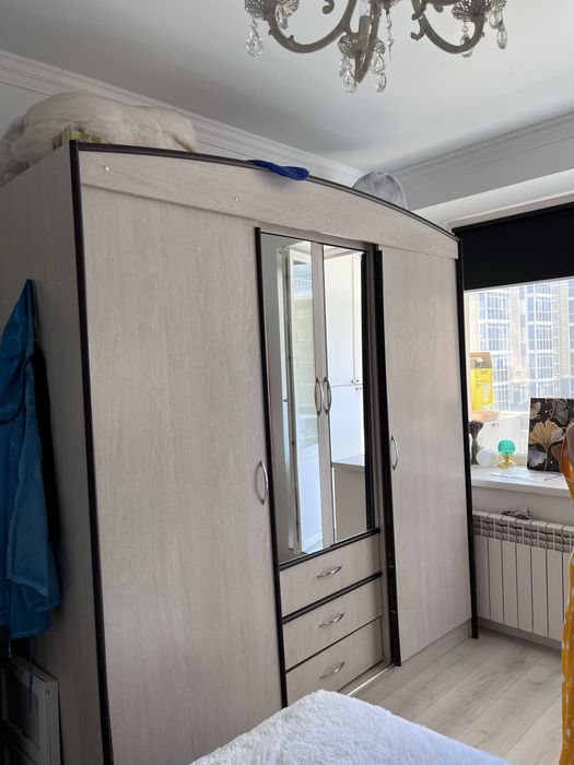 Срочно продам  вместительный шкаф