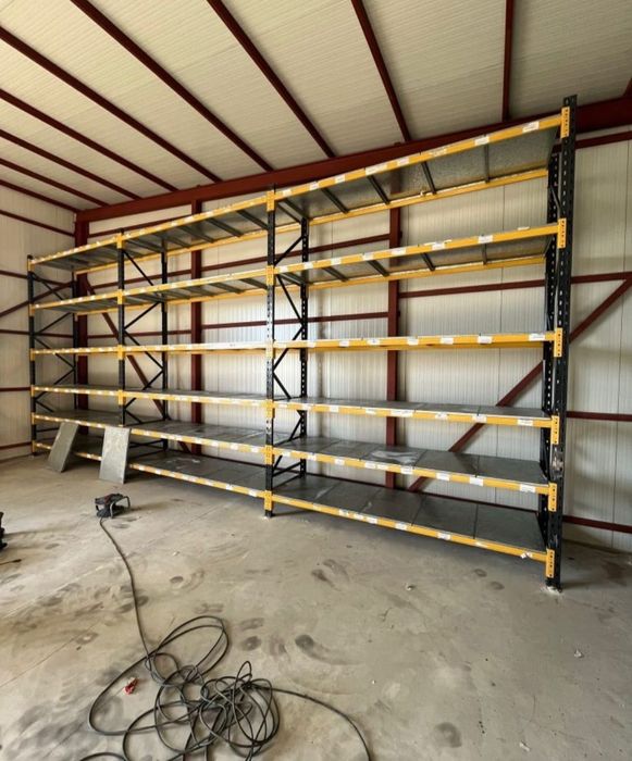 Rafturi metalice depozitare marfat manuala