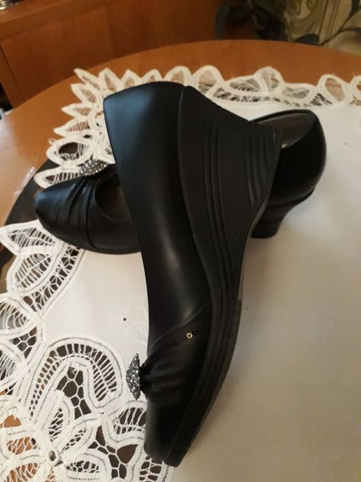 Продам туфли женские