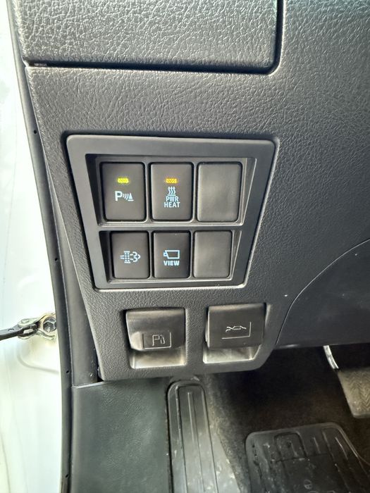 Vand Toyota Hilux 2.8D  4x4 Invincible