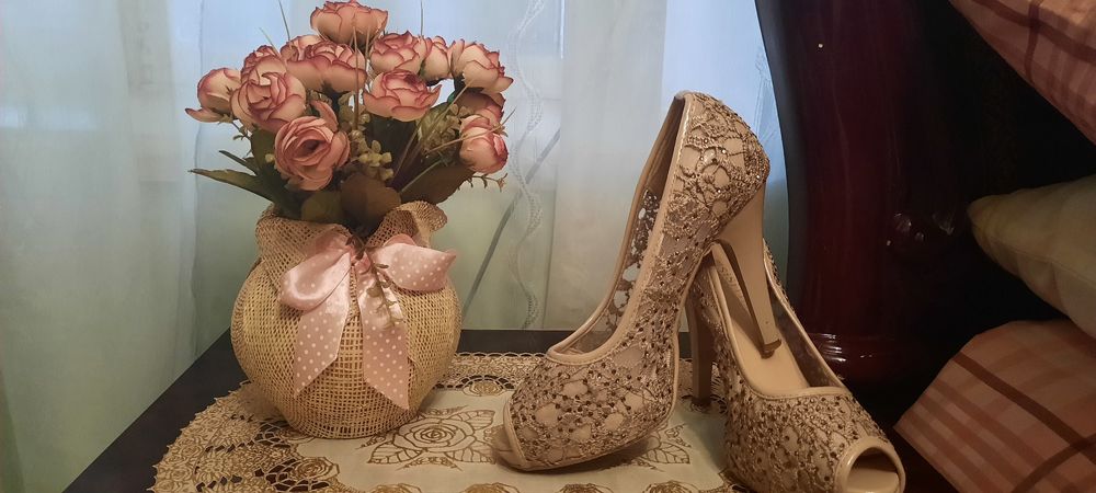 Ayollar va qizlar  uchun  oyoq  kiyim