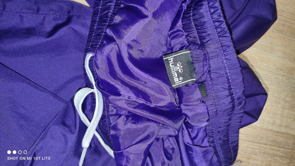 ново долнище на Hummel