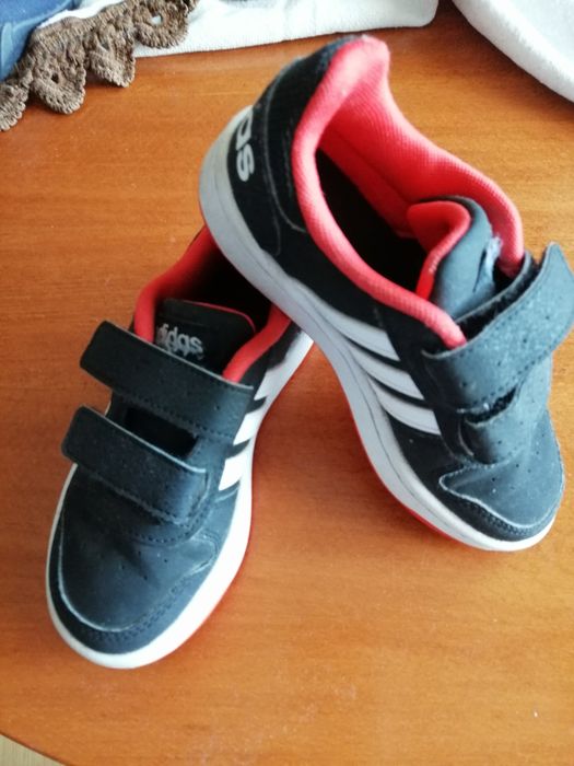 Продавам оригинални спортни обувки